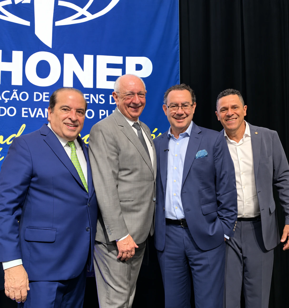 Dr. Augusto Cury e participantes em encontro da ADHONEP